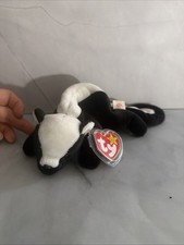 Ty Beanie Baby: Stinky the Skunk RETIRED W Tag Protector