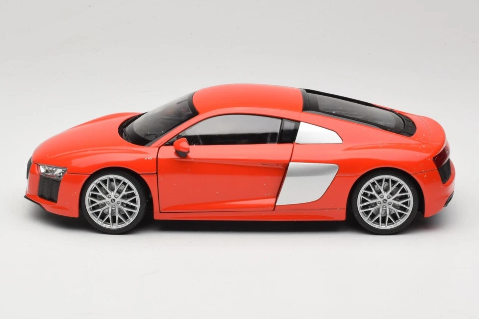 18052W Audi R8 V10 Coupe Red Welly 1:18 - Image 4 of 4
