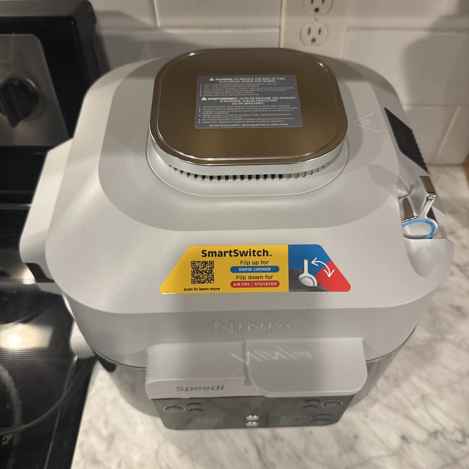 Freidora de aire Ninja Speedi SF303CO 12 en 1 funciones velocidad cocina rápida 6 cuartos de galón Foto 3 de 4