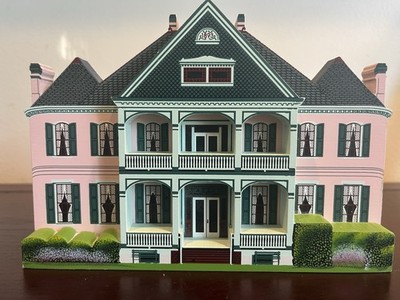 Shelia s 3D Wooden 1997 Collectible Southdown House Houma Louisiana 7.25  Shelf