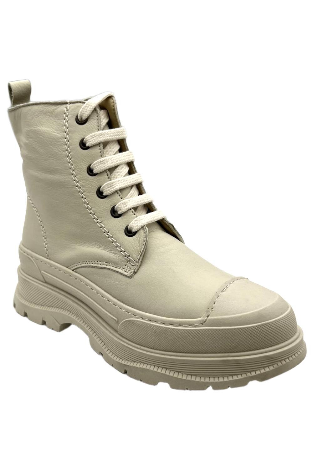 Высокие кожаные ботинки на шнуровке кремового цвета