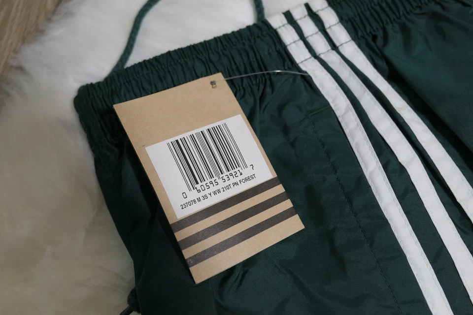 Nuevo con etiquetas Raro Adidas Vintage Nylon Verde Bosque Pantalones de Pista Juveniles Medianos YM Foto 2 de 4