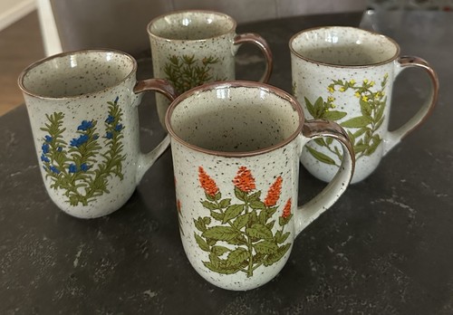 Vintage Wildblumen Steingut Kaffeetassen 4er Set verschiedene Blumen gesprenkelt - Bild 16 von 16