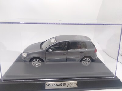 Volkswagen Golf 1/24 Novelty Minicar Case is partially CRACKED