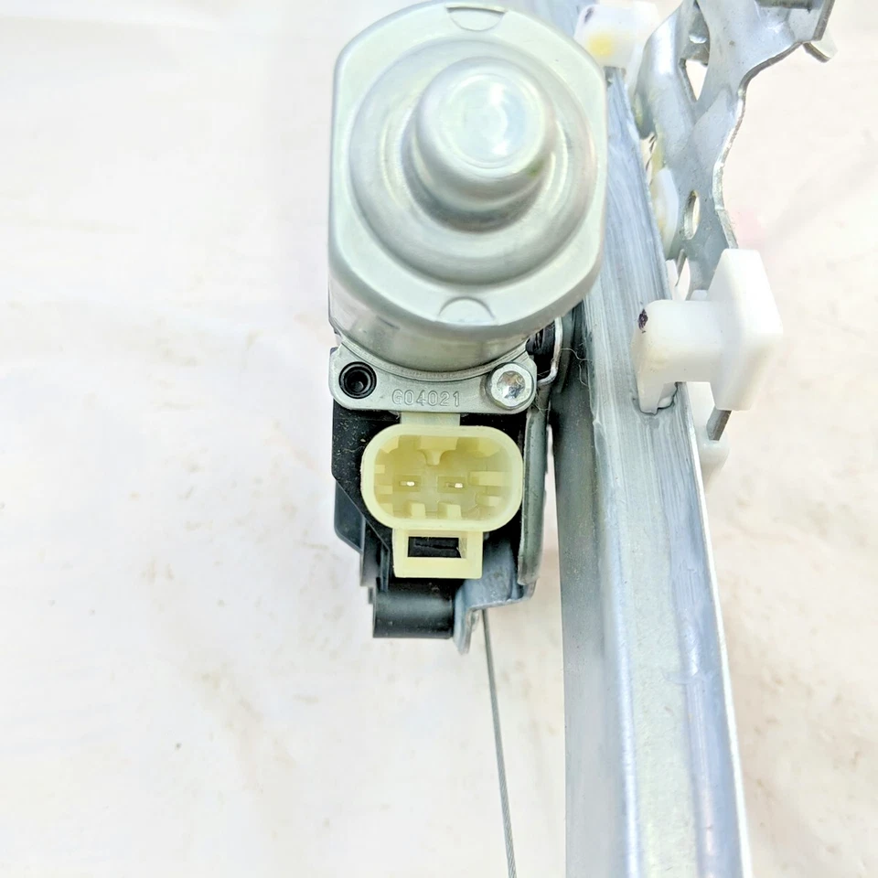 GM 22847912 подходит для заднего правостороннего регулятора стеклоподъемника Cadillac SRX 2010-2012 годов выпуска с двигателем - Изображение 4 из 4