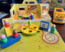 VTG 1978 #929 Little People Nursery School COMPLETE W/BOX Roof Intact