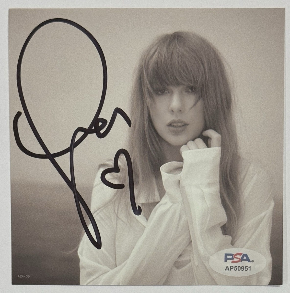 Framed TAYLOR SWIFT 1989 PINK CD & SIGNED Autographed HEART