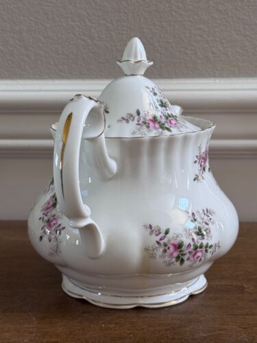 ROYAL ALBERT LAVENDER ROSE FINE BONE 6 CUP TEAPOT ENGLAND - Picture 15 of 17