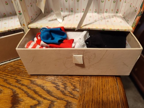 Vintage Eden Toys Madeline & Pepito Doll House Carry Case Wardrobe 2 Dolls 1999 - Picture 16 of 23