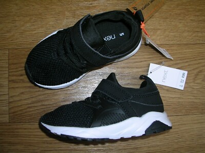 Brandneu mit Etikett Next Jungen schwarz weiß Mesh Schuhe Turnschuhe UK 4 EUR 20,5 NEU