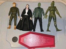 3 Horror Trading Cards Sets That Are Cheap and Easy to Collect 15