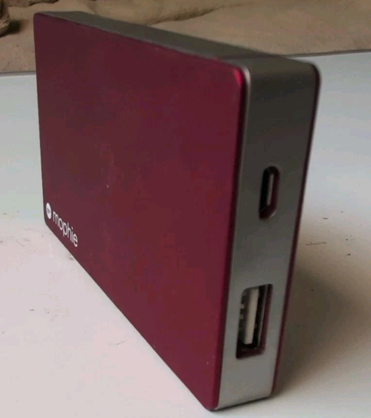 Banco de alimentación portátil Mophie JPU-PWRSTION-2-RED Juice Pack Powerstation 4000 mAh Foto 2 de 3