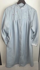 Erica Taylor Petite Women’s Snap Closing Robe. Sz Small Petite. Light Blue.