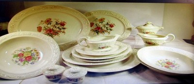 VINTAGE LOT OF 18 HOMER LAUGHLIN EGG SHELL SERVING PLATTERS AND BOWL (EZS003787)