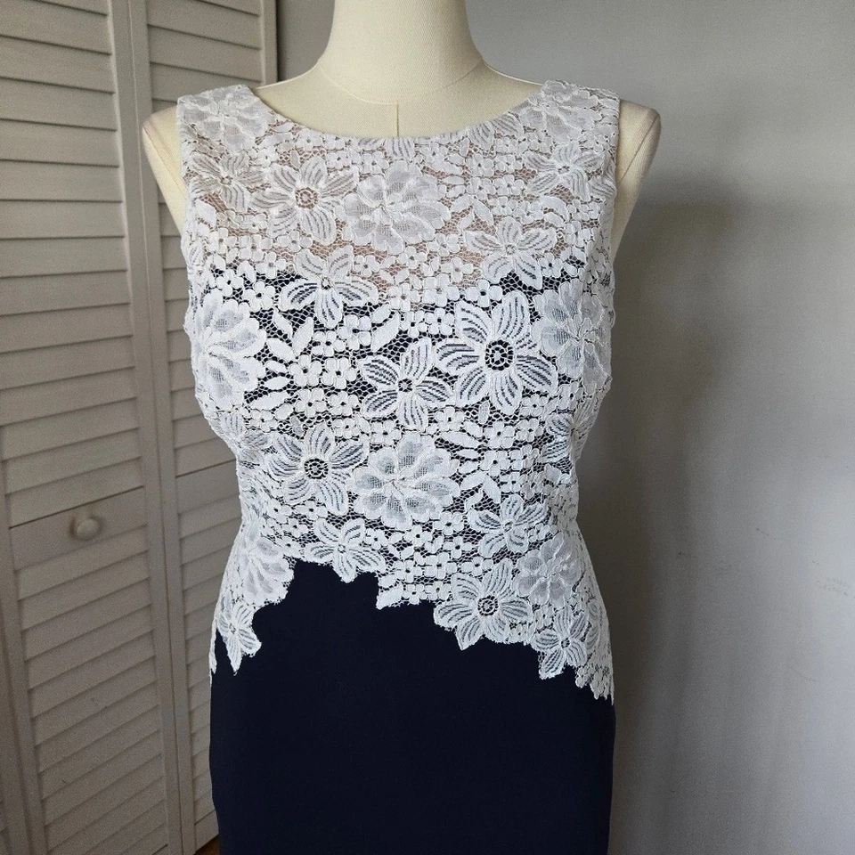 Lauren Ralph Lauren Navy Floral Lace Gown Size 14 Elegant Formal Classic Evening - Image 3 of 4
