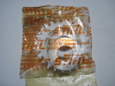 #ad STIHL OEM CHAINSAW OIL GEAR SPUR WHEEL AND WASHER SET 1115 007 1006 FITS 045 056 $10.43