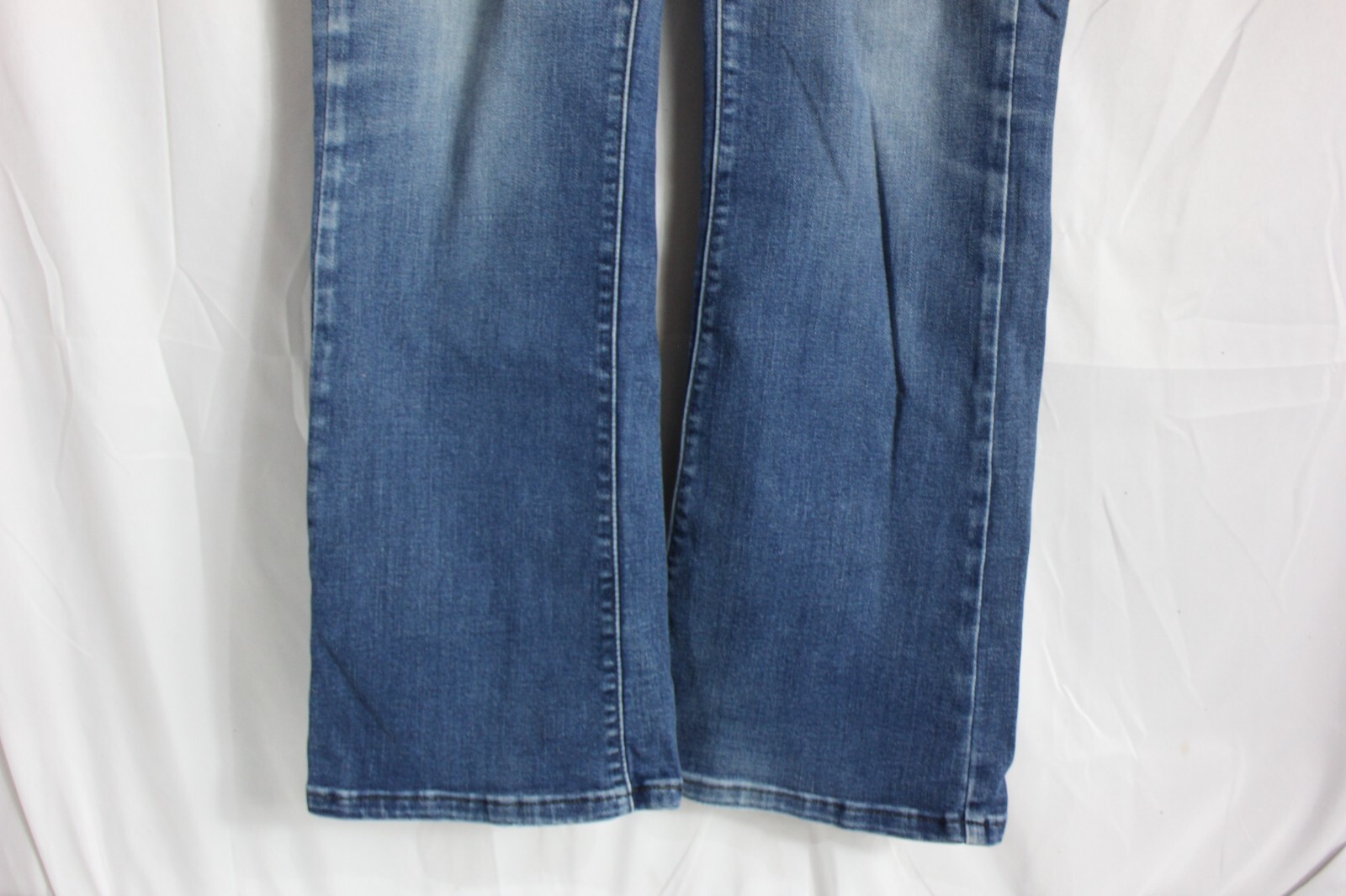 Levis Jeans Womens Sz  12M 31x32 Curvy Bootcut Blue Stretch 529 thumbnail 10