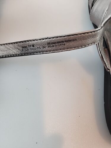 Sandalias YUU Janne Plateadas Talla 11 M Correa Plana Gancho Lazo Correas para Zapatos - Imagen 7 de 7