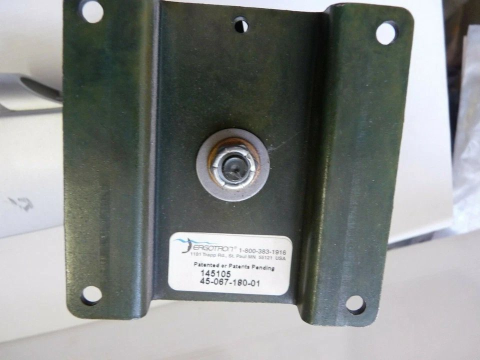 Ergotron Desk Clamp mounted monitor screen arm, Silver, PT N0 145105 - Image 4 of 4