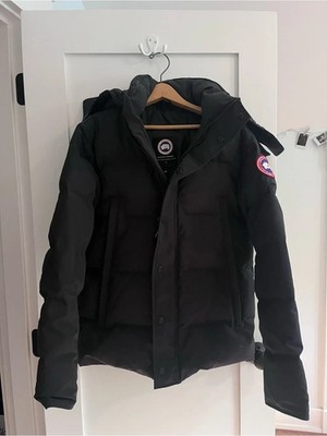 Canada Goose Men's Wyndham Parka Black Medium in color Navy-Marine