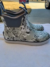 HUKS Fishing Boots. Mens 9