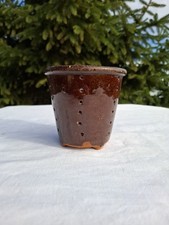 Ancienne Faisselle égouttoir à fromage grès vernissé pied tripode art populaire 