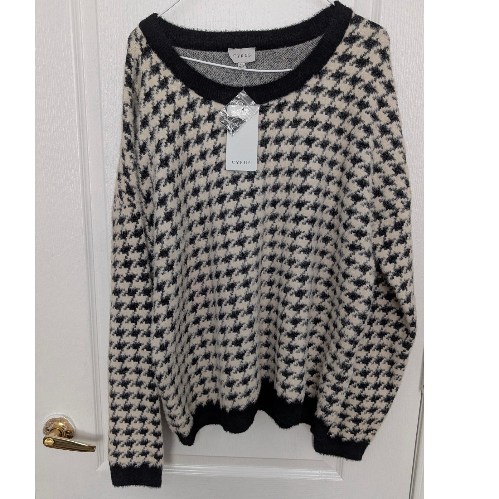 Cyrus Women Soft Luxury New With Tags Knit Pullover Sweater Crew Neck Size XL