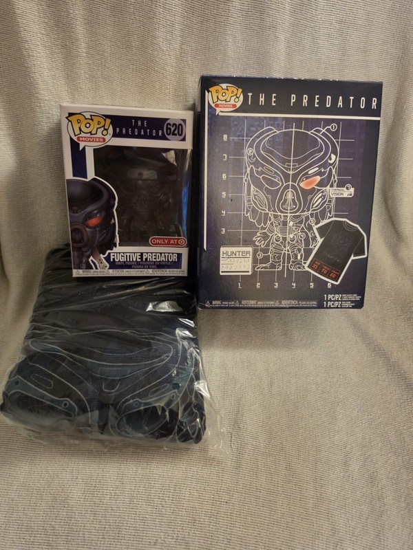 L@@K Funko Pop #620 Fugitive Predator Cloaked Target Exclusive  Size X-Large