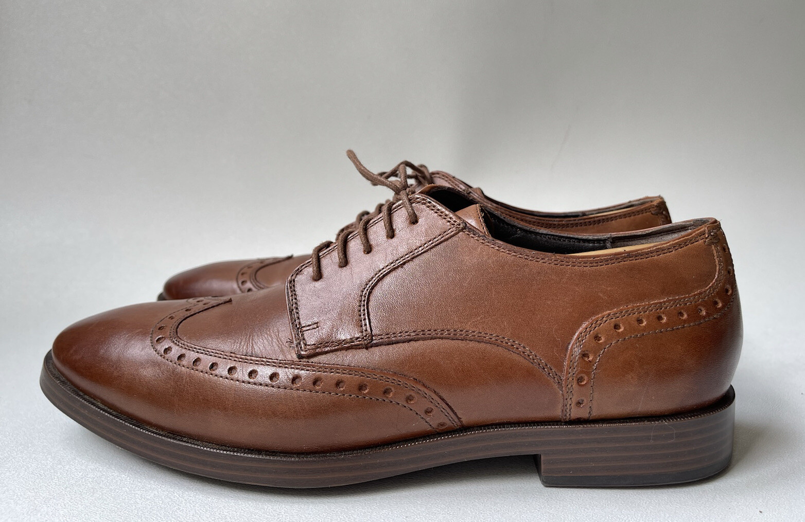 SAOLA Scarpe Cole Haan Jay Grand OS da uomo in pelle marrone con punta alare C23775 taglia 8 5 M B01