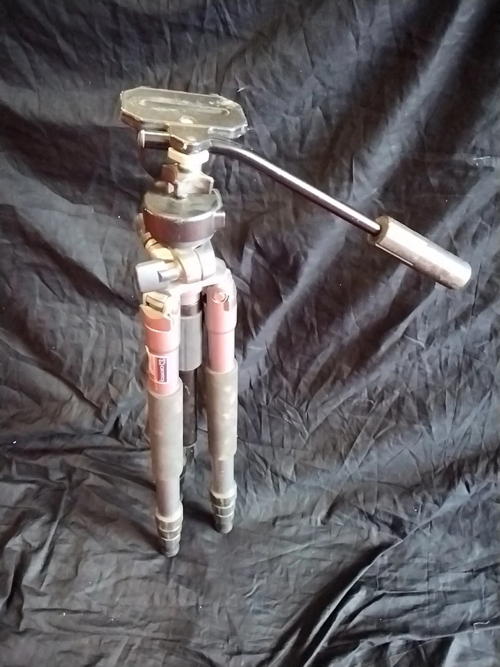 Giottos MT9370 Professional Aluminum Tripod FREE SHIPPING, 3126 Bogen Head - Image 2 of 4