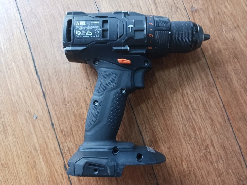 Taladro percutor inalámbrico sin escobillas AEG A18FPD 18V Fusion EDICIÓN LIMITADA SOLO PIEL Foto 2 de 4