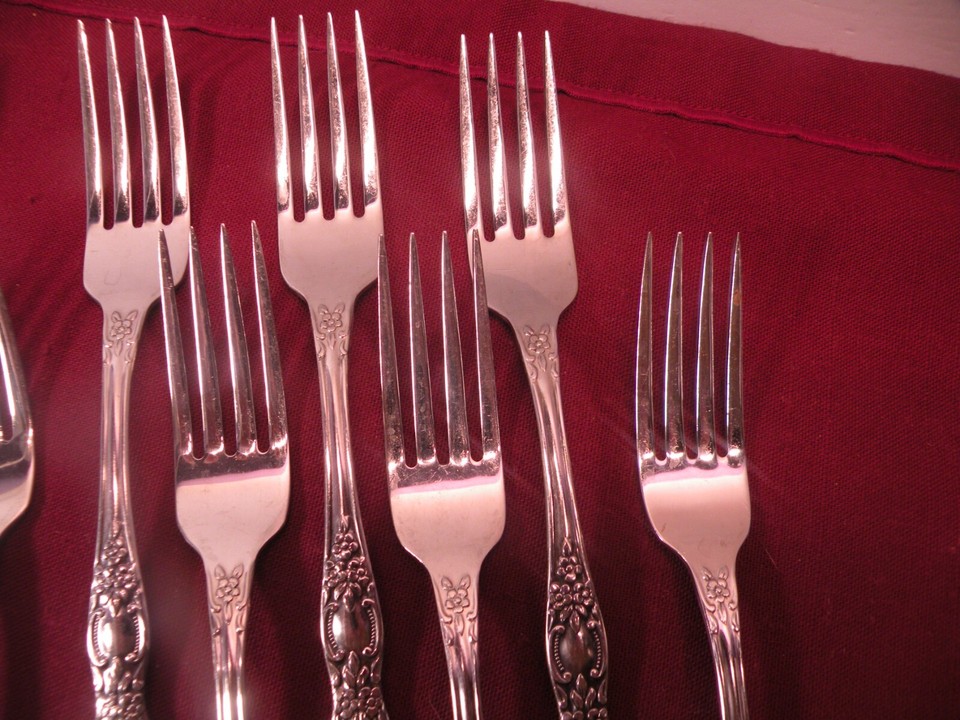 Set Of 8 Oneida WMA Rogers Deluxe Stainless Huntington Dinner Forks 7 1