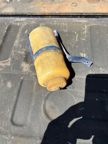 Sunbeam Alpine windshield Washer canister - Picture 2 of 2