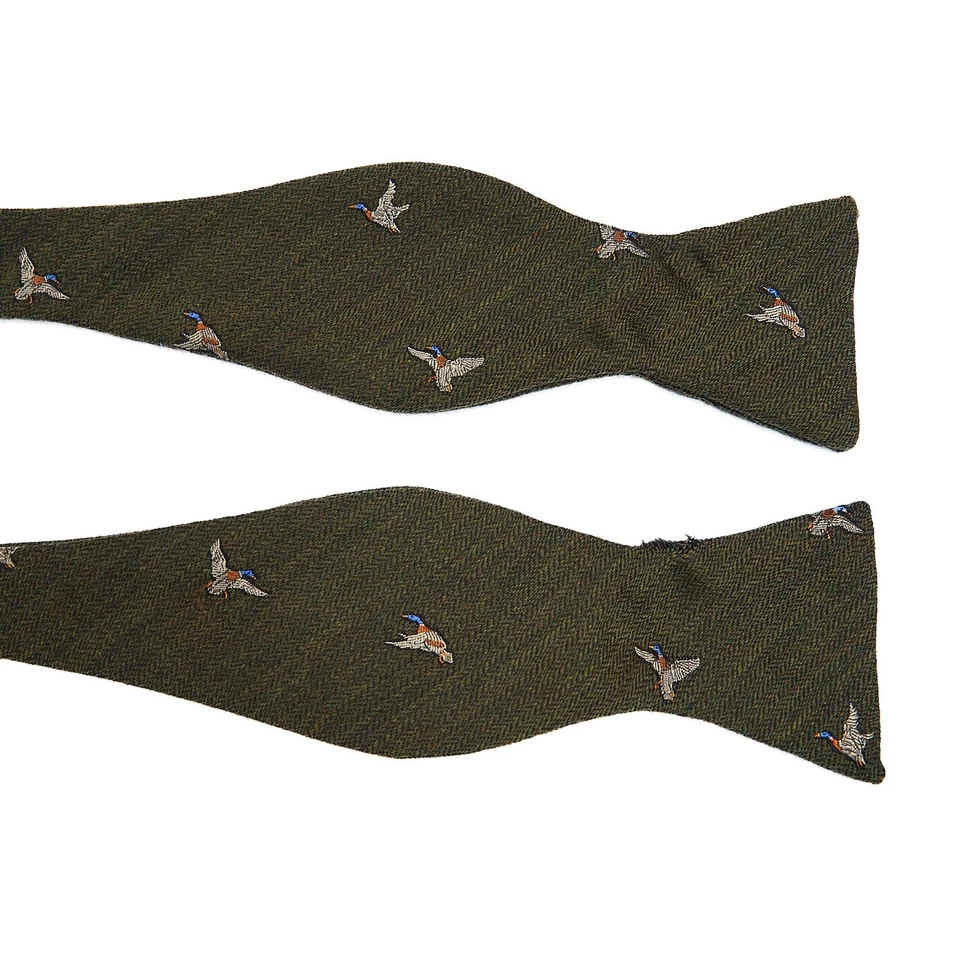 Pajarita Brooks Brothers Lana Seda Patos Mallard Verde Caza Auto Corbata EE. UU. DEFECTUOSA Foto 3 de 4