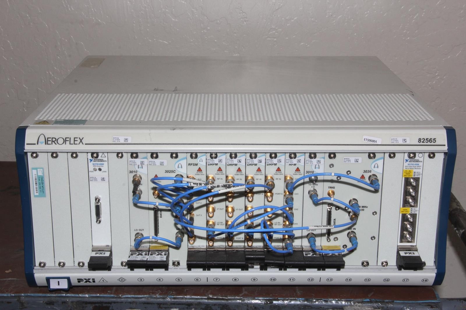 AEROFLEX 82565 18-Slot PXI Chassis with 12 Modules