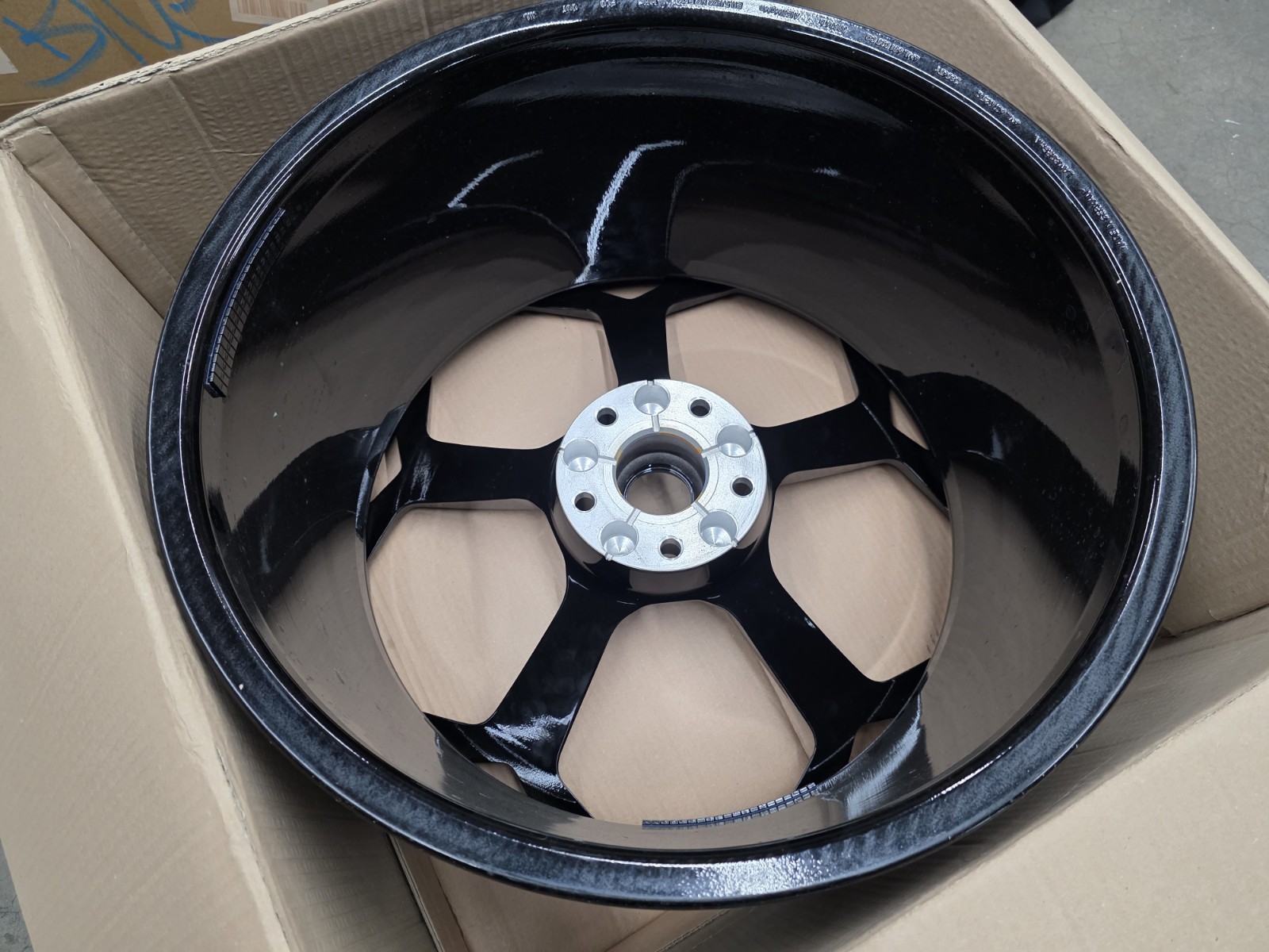 LAMBORGHINI URUS 22" REAR WHEEL RIM OEM 4ML601025Q 11.5x22