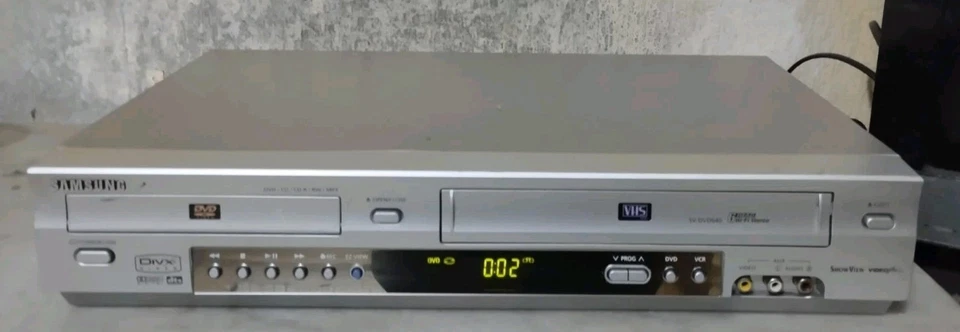 SAMSUNG SV-DVD440 COMBO LETTORE DVD/VHS 6 TESTINE STEREO CON TELECOMANDO - Immagine 4 di 4