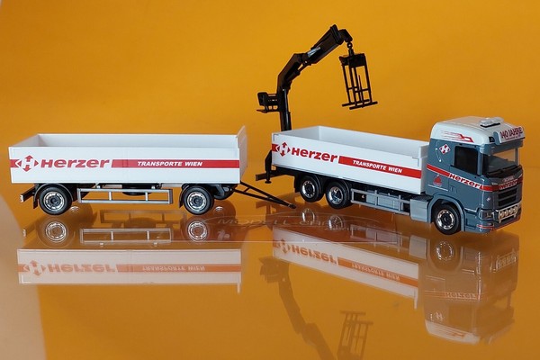 "Herpa 316842 Scania Cr 20 Nd Baustoff-HäNgerzug \"Herzer\" ÖSterreich 1:87 Neu !"-image