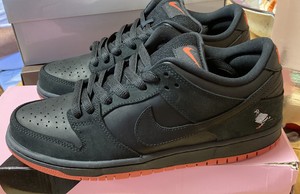black pigeon dunks