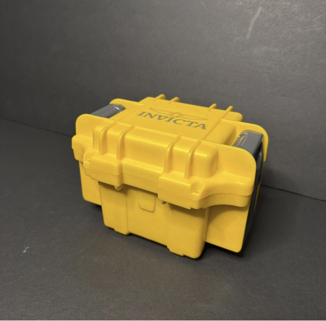 Invicta Watch Case Single Slot Yellow Hard Travel Shell Thick Plastic Latches
