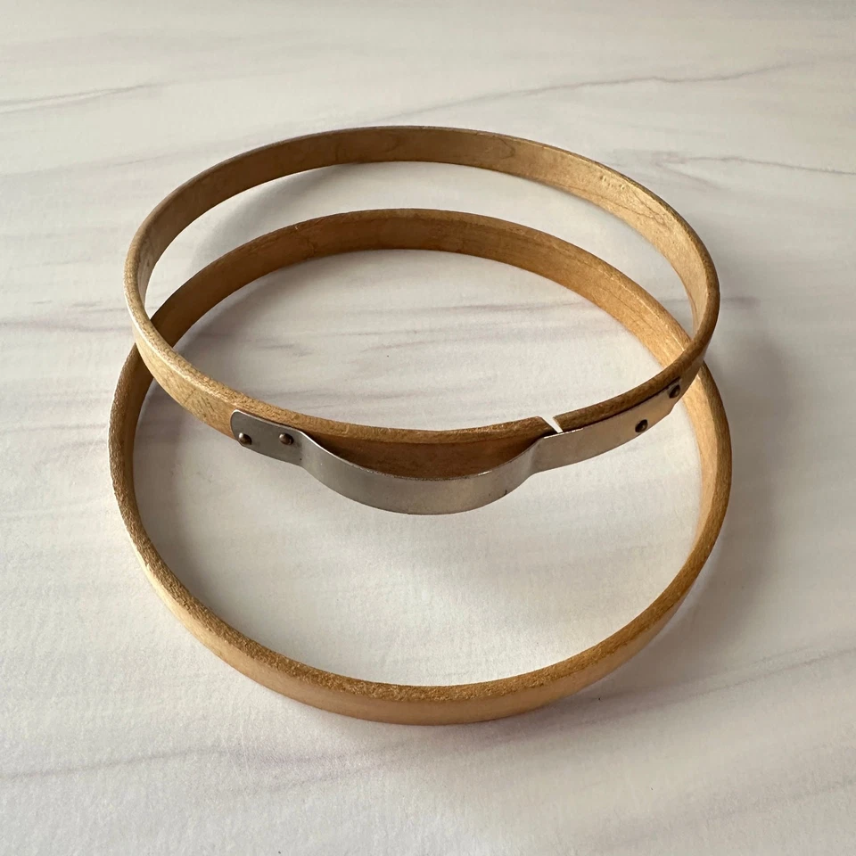 Princess Embroidery Hoop The Gibbs Mfg. Co. Vtg 5" Non-Felt Wooden Bow Spring - Image 3 of 4