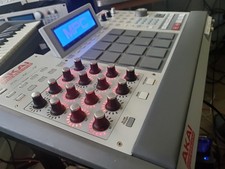 AKAI professional MPC RENAISSANCE Music Production Controller Sampler Sequencer