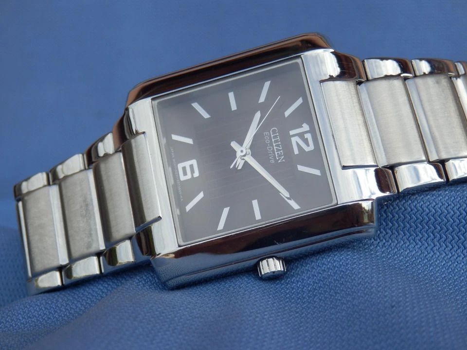 Citizen Eco Drive E031 Square Stainless Steel Sapphire Crystal Japan made 2009 - Immagine 4 di 4