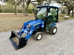 UN-USED NEW HOLLAND WORKMASTER 25S MINI CAB TRACTOR - 4X4 - ENCLOSED CAB - 8 HRS
