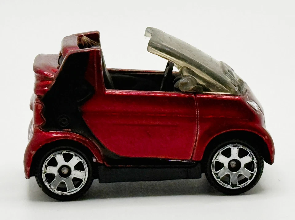 Matchbox Vintage Red 2001 Smart Fortwo Coupe 1/64 Scale Diecast - Image 3 of 4