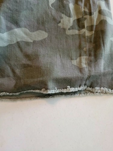 WOMEN'S SONOMA GOODS FOR LIFE HIGH -WAISTED SHORTS SIZE 18 CAMO WITH RAW HEM - Picture 10 of 11