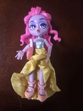 Capsule Chix pink hair pink shoes purse gold skirt 5" Figure Doll 