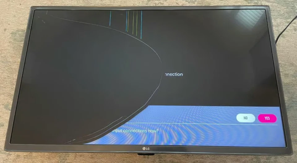 32” LG LED Smart TV 32LH604V - Spares or Repairs - Image 3 of 4