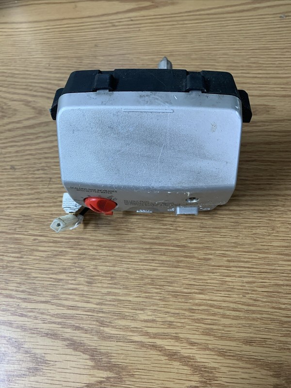 Honeywell Water Heater Gas Valve WV8840A1051 Untested See Pics