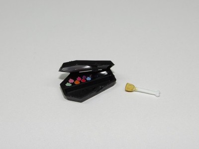 Monster High Clawdeen Wolf Room to Howl Black Makeup Compact & Brush Palette